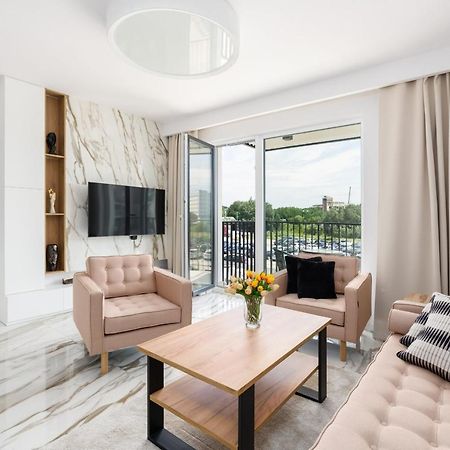 Esencja Apartments With Free Parking Garbary 104 By Noclegi Renters Познань Экстерьер фото