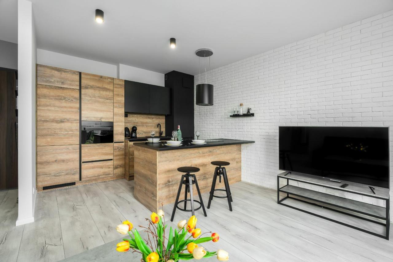 Esencja Apartments With Free Parking Garbary 104 By Noclegi Renters Познань Экстерьер фото